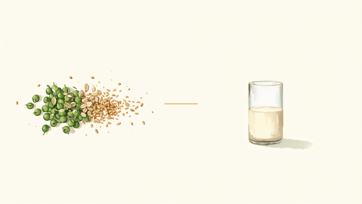 Ilustracion watercolor de legumbres y semillas frente a un vaso con bebida vegetal, conectados por una linea de equilibrio, representando la comparacion entre proteina vegana y proteina de origen lacteo